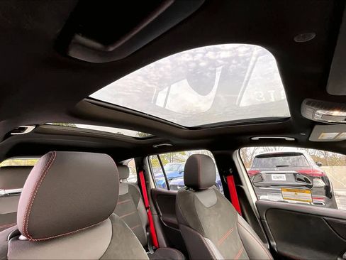 Used 2025 Mercedes-Benz GLB 35 AMG 4MATIC image 13