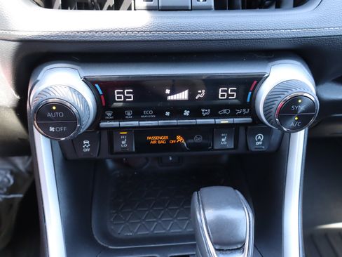 Used 2021 Toyota RAV4 XLE Premium FWD image 28