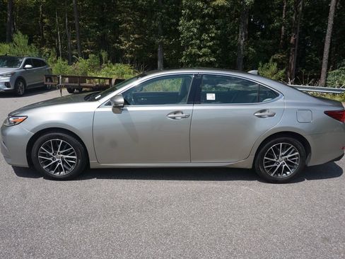 Used 2016 Lexus ES 350 w/ Premium Package w/Wood Trim FWD image 18