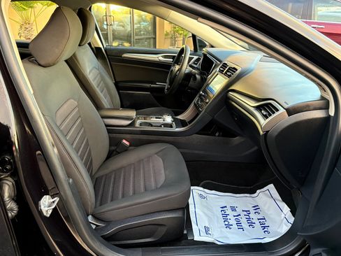 Used 2020 Ford Fusion SE image 24