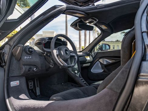 Used 2024 McLaren 750S image 8