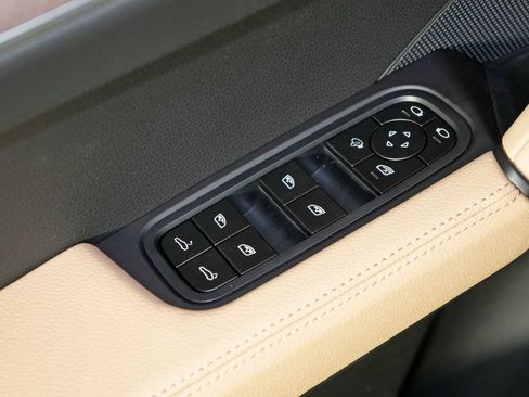 New 2026 Porsche Cayenne image 17