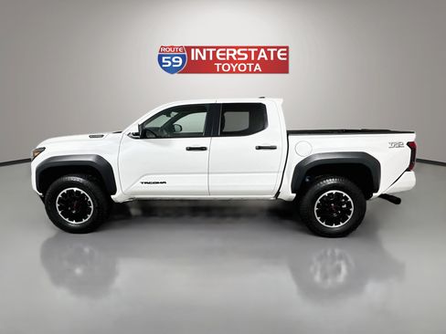 Certified 2026 Toyota Tacoma TRD Off-Road AWD/4WD image 4