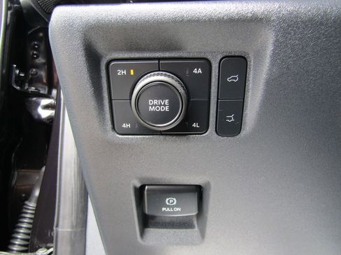Used 2025 Ford Expedition Max Platinum AWD/4WD image 30