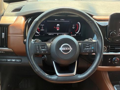 Used 2024 Nissan Pathfinder Platinum AWD/4WD image 16