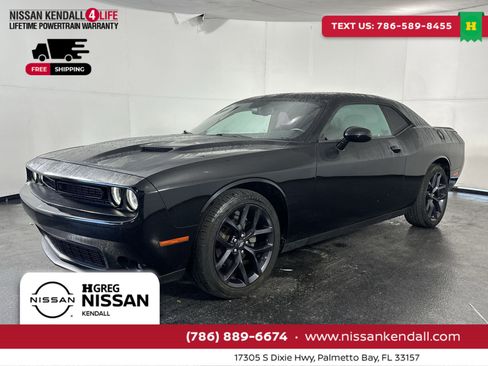 Used 2020 Dodge Challenger SXT w/ Blacktop Package image 6