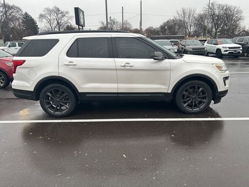 Used 2019 Ford Explorer XLT w/ Equipment Group 202A image 4
