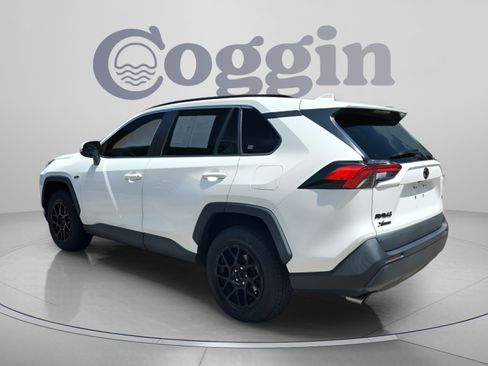 Used 2021 Toyota RAV4 XLE FWD image 3