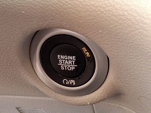 Used 2023 Chrysler Pacifica Touring-L FWD image 26