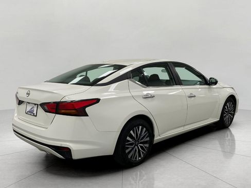 Certified 2025 Nissan Altima 2.5 SV FWD image 3