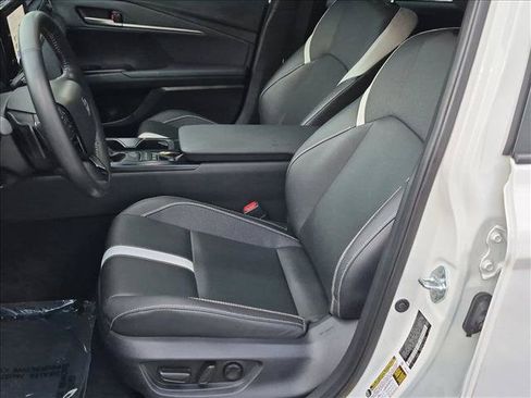 Used 2025 Toyota Camry SE w/ Convenience Package FWD image 15