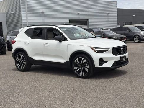Certified 2023 Volvo XC40 B5 Ultimate w/ Climate Package AWD/4WD image 4