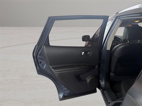 Used 2013 Nissan Rogue SL image 18