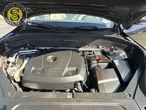 Used 2016 Volvo XC90 T6 Momentum w/ Momentum Plus Package AWD/4WD image 32