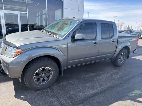 Used 2016 Nissan Frontier PRO-4X image 2