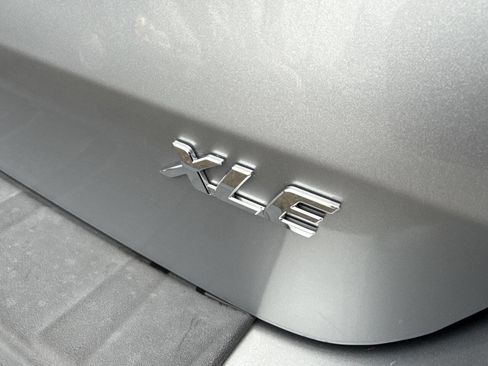 Used 2013 Toyota Sienna XLE image 8