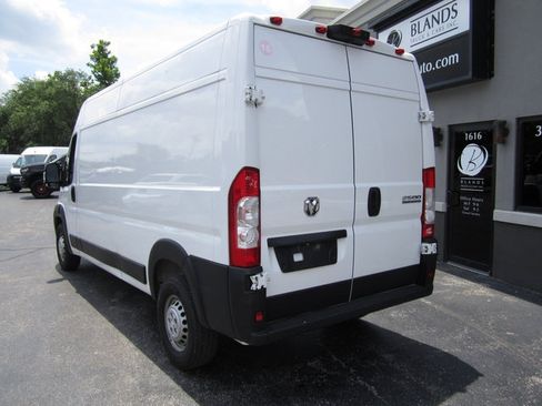 Used 2024 RAM ProMaster 2500 w/ Convenience Group FWD image 3