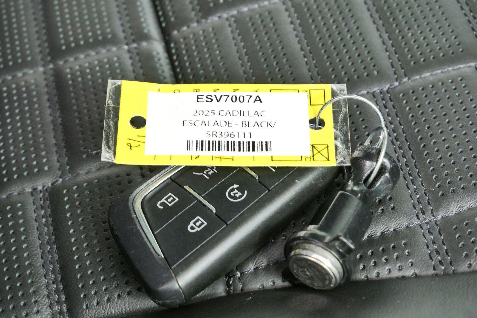 Used 2025 Cadillac Escalade ESV Sport Platinum w/ LPO, ONYX Package AWD/4WD image 38