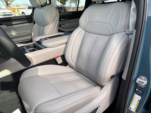 New 2026 Jeep Grand Wagoneer Summit AWD/4WD image 67
