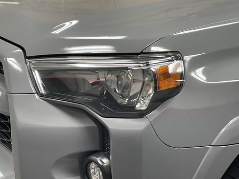 Used 2016 Toyota 4Runner SR5 image 6