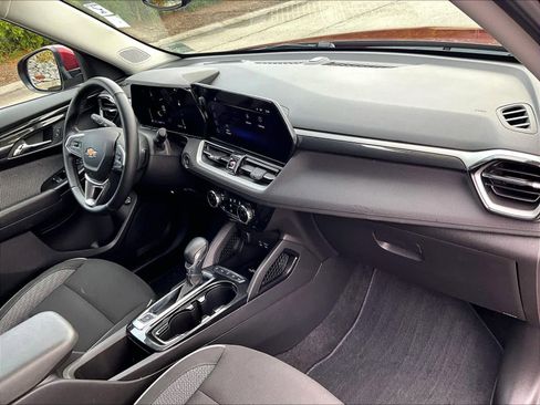 Used 2025 Chevrolet TrailBlazer LT w/ Convenience Package image 19
