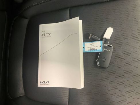 Certified 2025 Kia Seltos EX w/ EX Sunroof Package AWD/4WD image 25