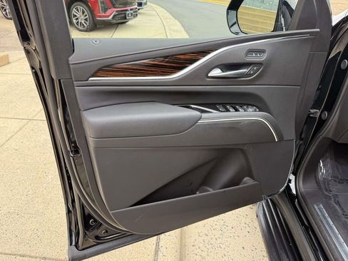 Used 2024 Cadillac Escalade Luxury image 12