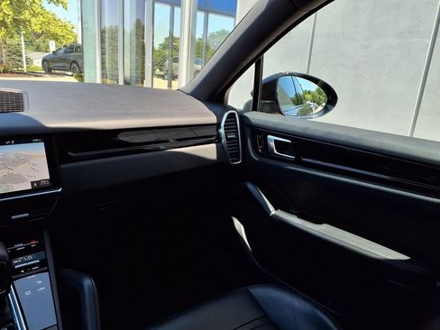 Used 2020 Porsche Cayenne AWD/4WD image 17