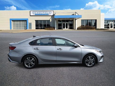 Used 2024 Kia Forte LXS image 2