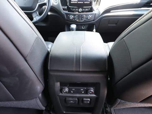 Used 2023 Chevrolet Traverse Premier FWD image 29