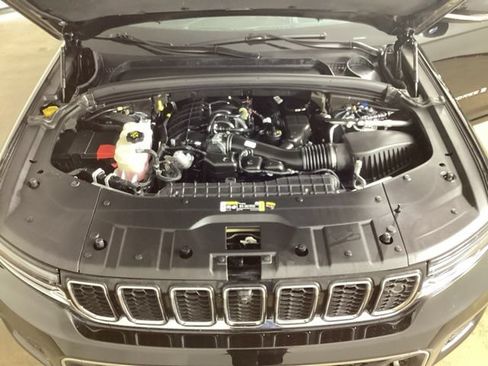 Used 2025 Jeep Grand Cherokee Overland w/ Adv Protech Group III AWD/4WD image 31