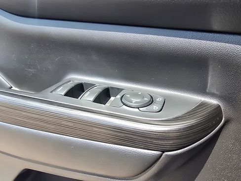 Used 2017 GMC Acadia SLT AWD/4WD image 17