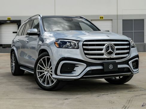 Used 2025 Mercedes-Benz GLS 580 4MATIC image 24