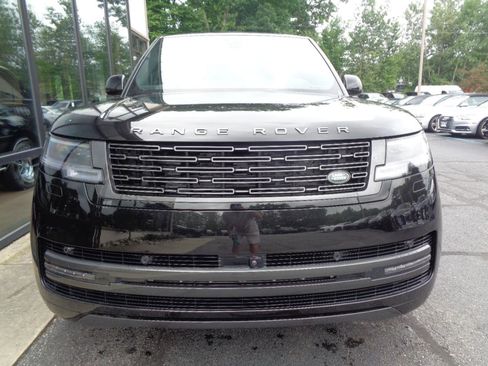 Used 2024 Land Rover Range Rover SE image 2