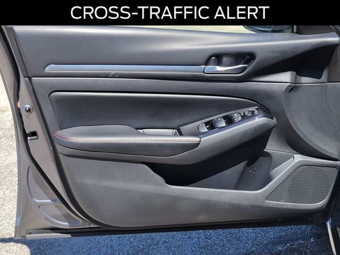 Used 2024 Nissan Altima 2.5 SR FWD image 19