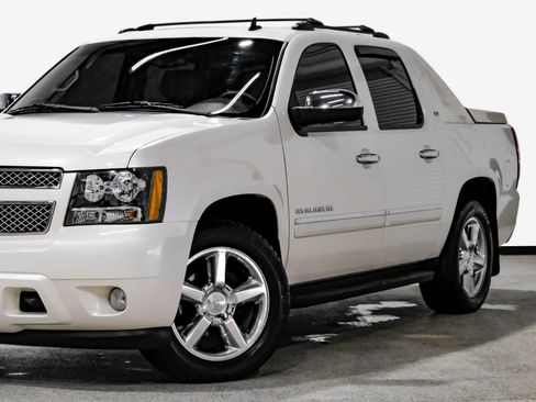 Used 2012 Chevrolet Avalanche LTZ image 11
