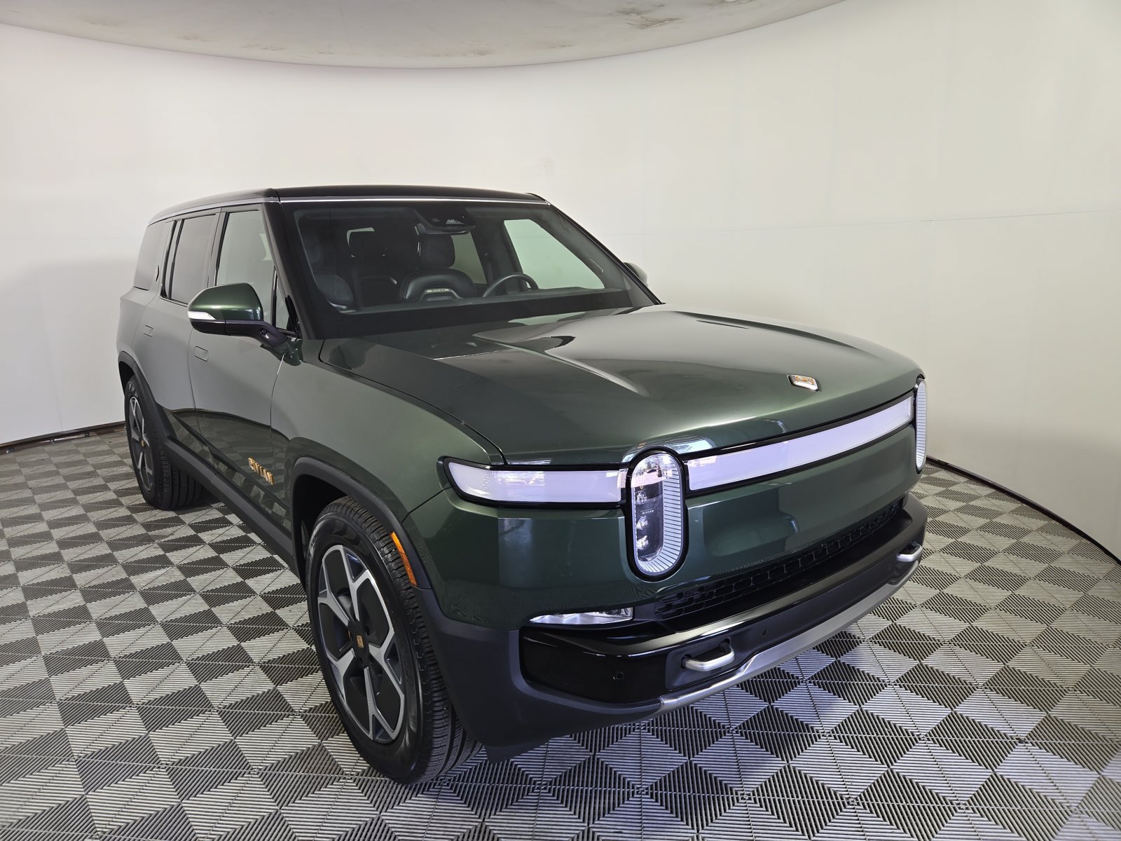 Used 2024 Rivian R1S Adventure Quad AWD/4WD image 7