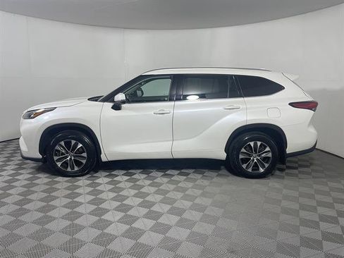 Certified 2020 Toyota Highlander XLE AWD/4WD image 4