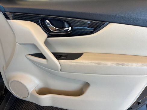 Used 2017 Nissan Rogue SL w/ SL Premium Package AWD/4WD image 24