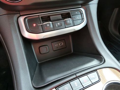 Used 2021 GMC Acadia SLE w/ Driver Convenience Package image 28