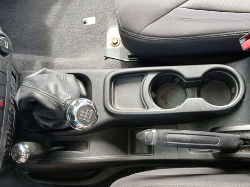 Used 2013 Jeep Wrangler Unlimited Sport image 29