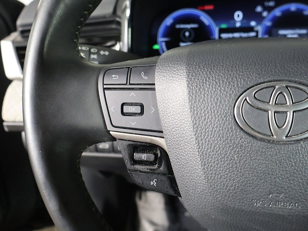 Used 2025 Toyota Camry XLE FWD image 37
