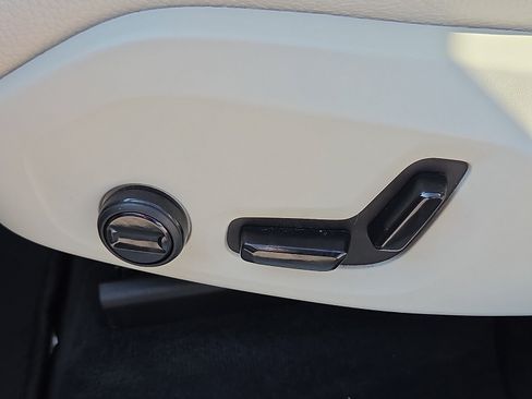 Used 2024 Volvo XC60 B5 Core AWD/4WD image 14