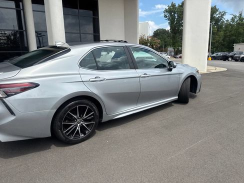 Used 2021 Toyota Camry SE FWD image 13