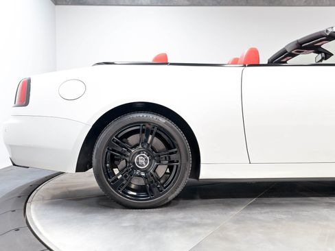 Used 2017 Rolls-Royce Dawn RWD image 21