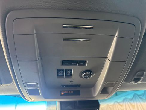Used 2019 Chevrolet Suburban Premier AWD/4WD image 25