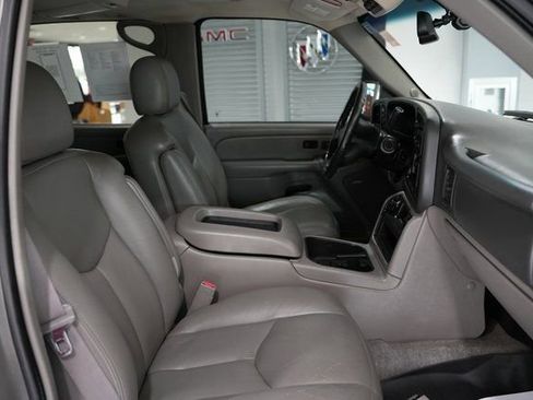 Used 2005 GMC Yukon XL 2500 SLT w/ SLT Preferred Equipment Group image 21