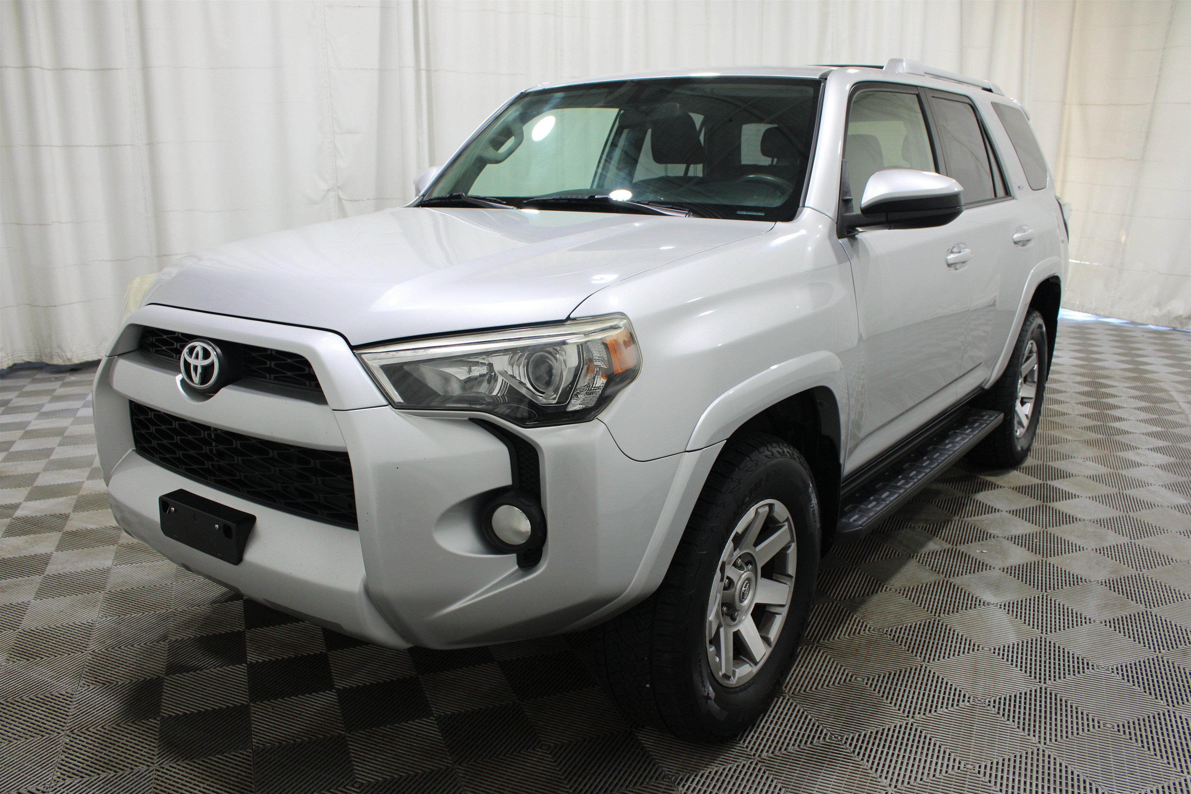 Used 2014 Toyota 4Runner SR5 AWD/4WD image 34