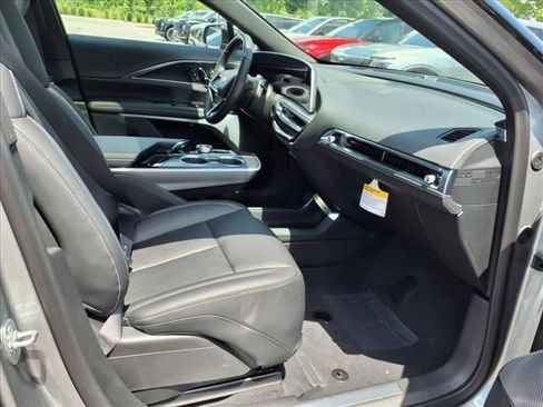 New 2025 Cadillac Lyriq Luxury image 25