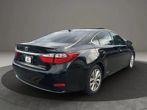 Used 2013 Lexus ES 300h w/ Luxury Pkg FWD image 10